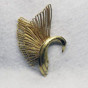 Gold Tone, Bird (Swan)  in Flight Brooch